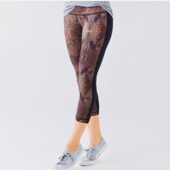 Lululemon Golden Goddess Wunder Under Crop - Sz 6 - Picture 2 of 7